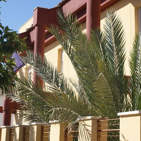 Maximiano Herculeo Hotel