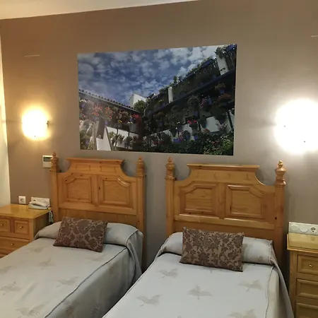 Maximiano Herculeo Hotel 2*