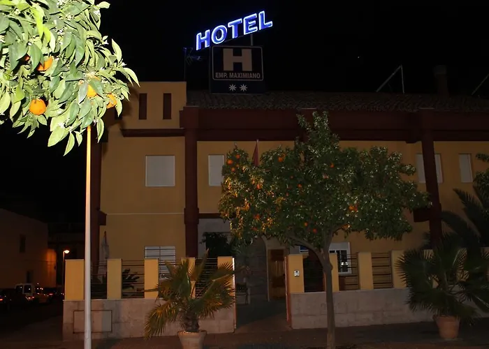 马克西米亚诺和谷里奥酒店 酒店